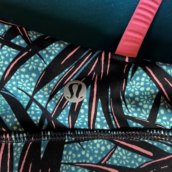 Lululemon Energy Sports Bra Blue and Pink Fern Print - Picture 3 of 6